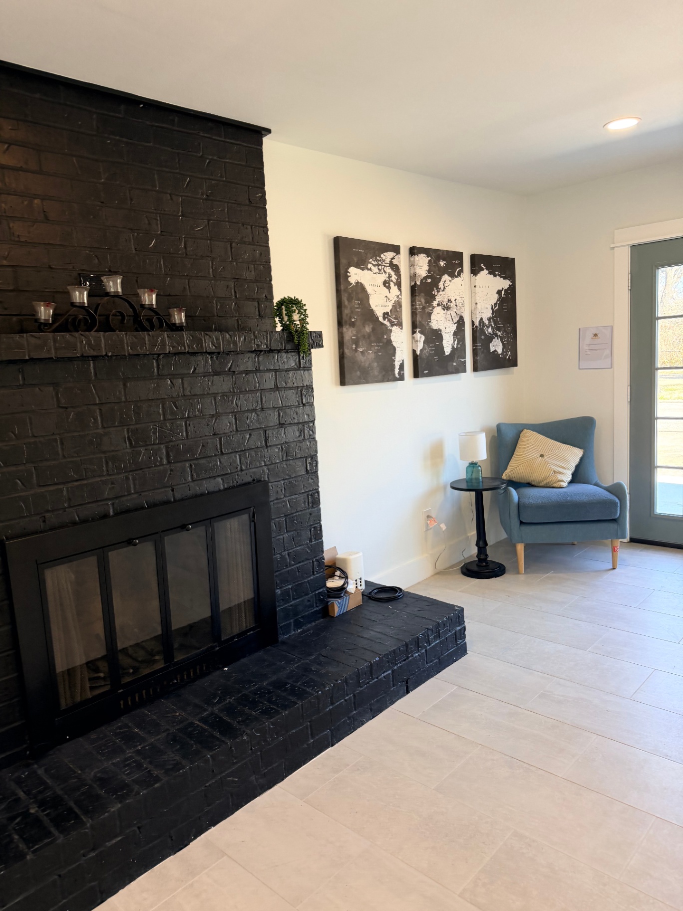 Tilgham House — living room with painted brick fireplace and reading nook