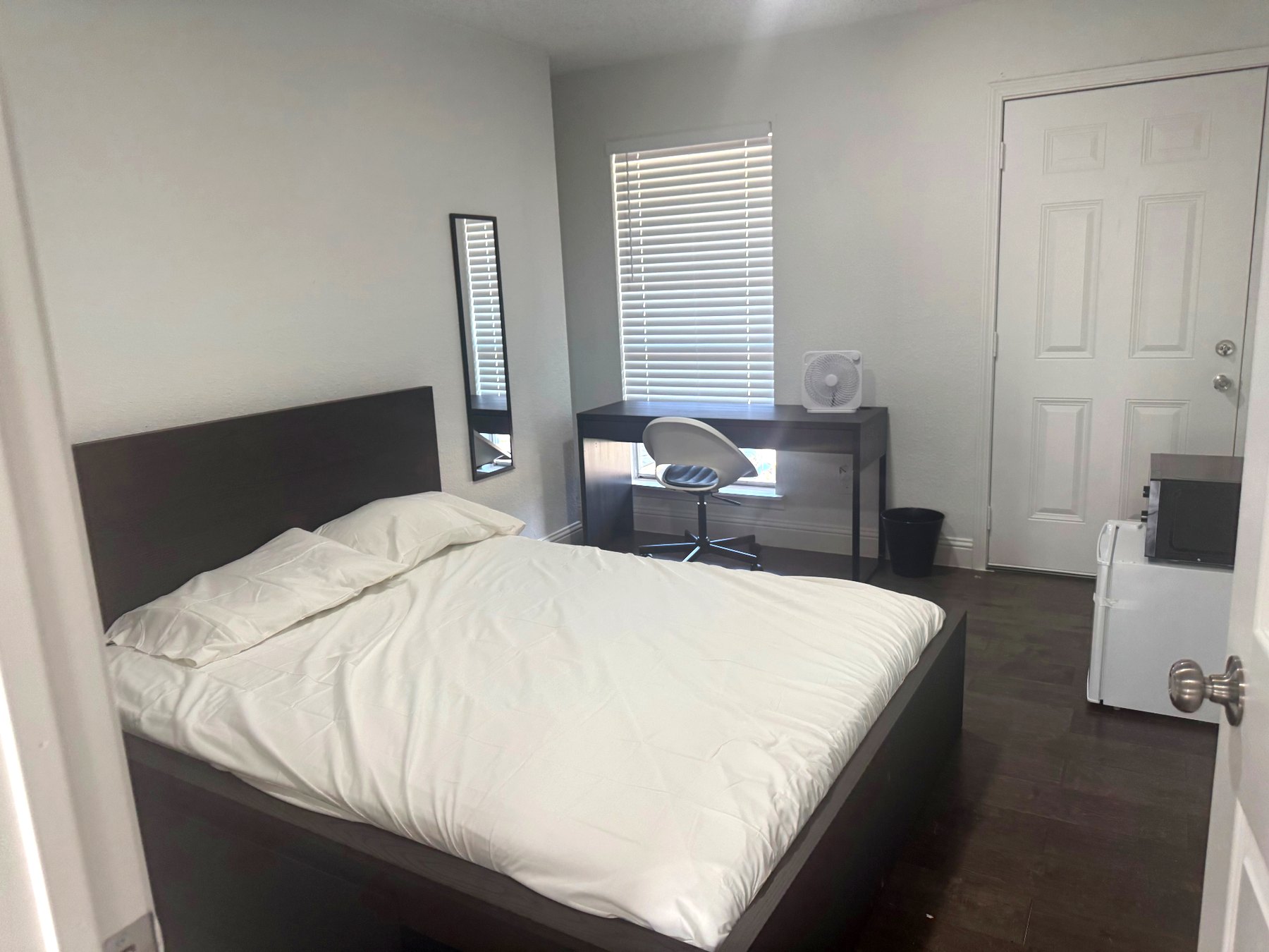 Rinn House — private bedroom with desk, mirror, mini fridge and microwave