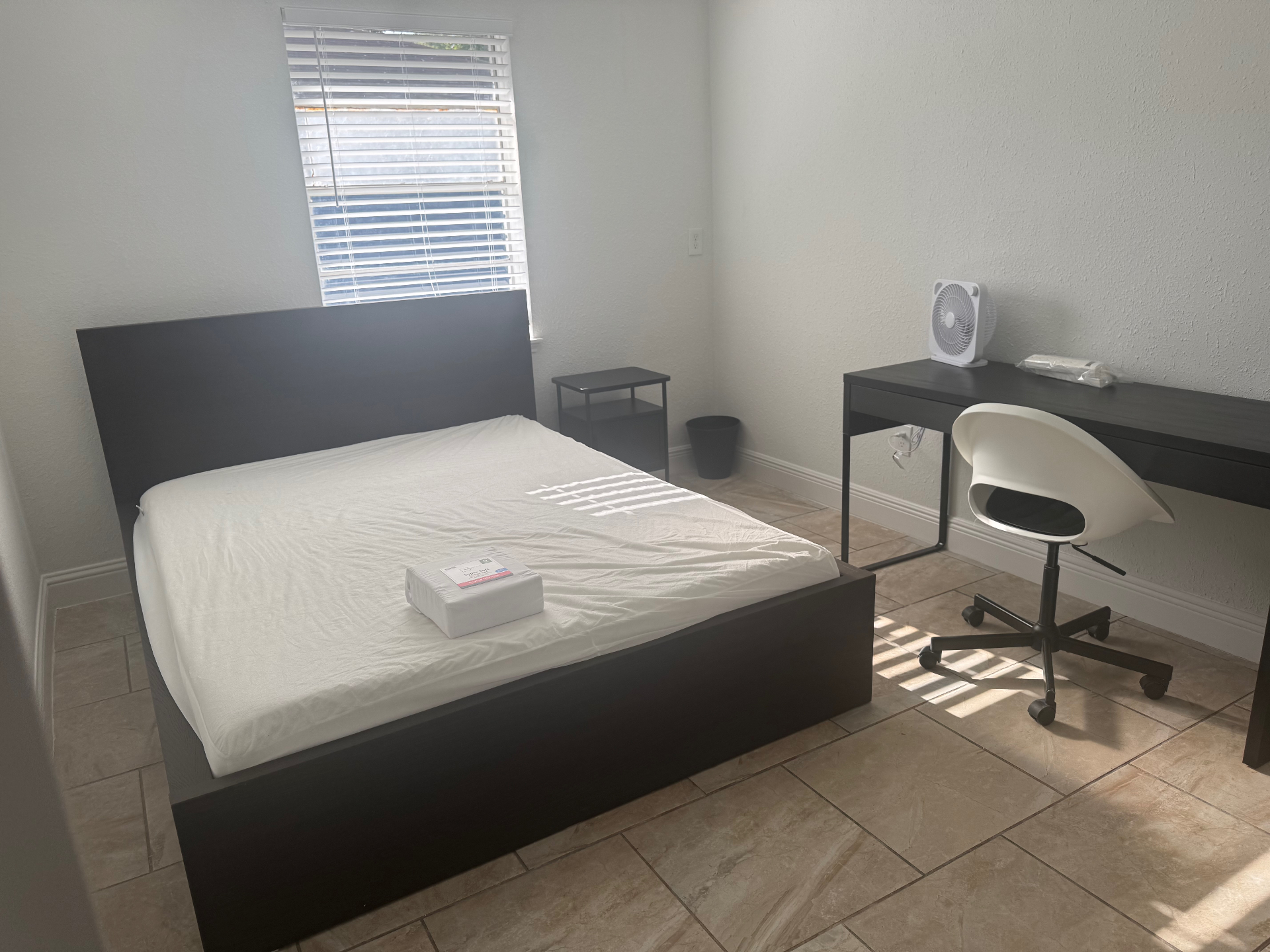 Rinn House — furnished private bedroom with queen bed and desk