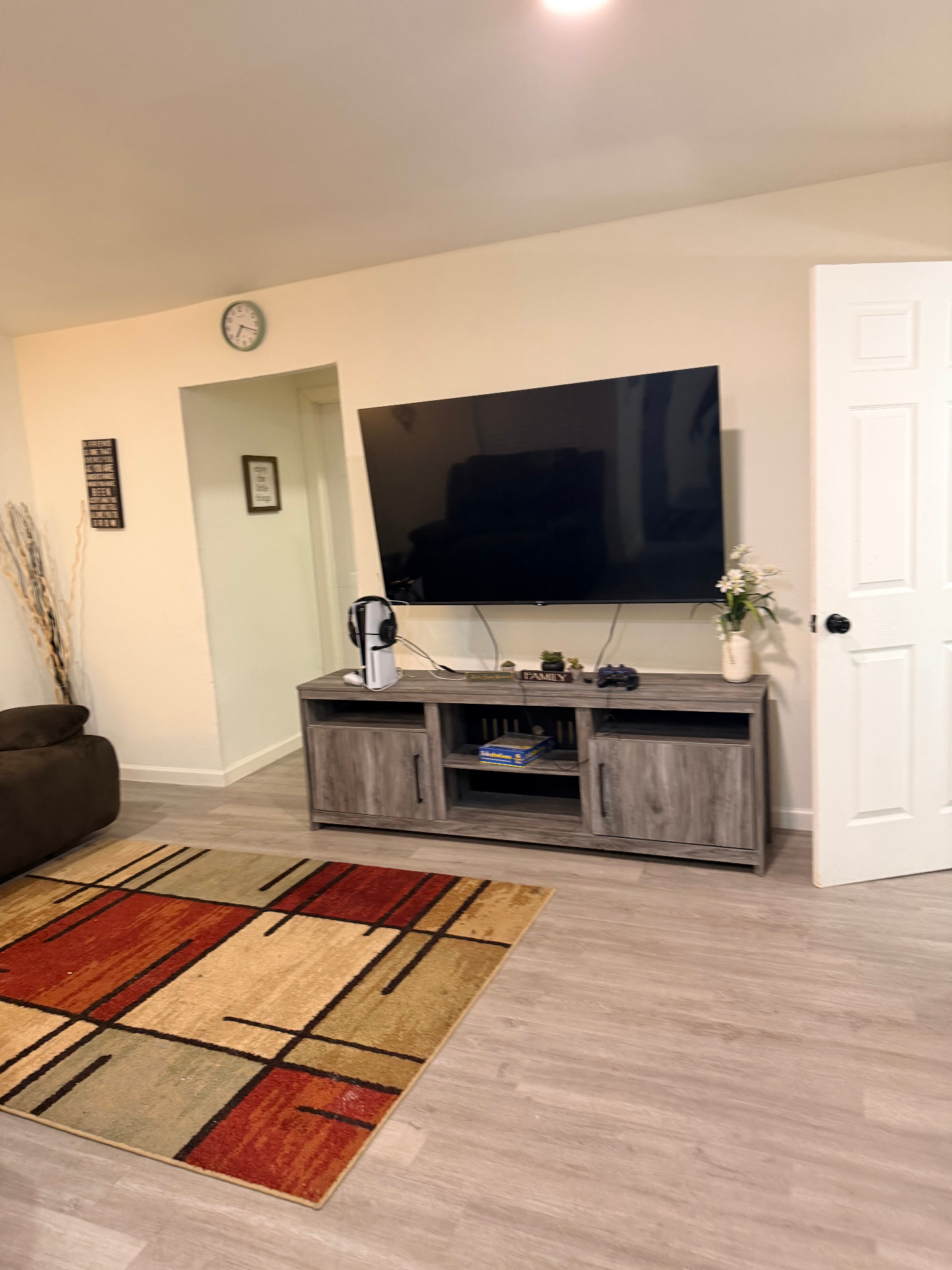 Cosby House — living area with large mounted TV, media console and decorative rug